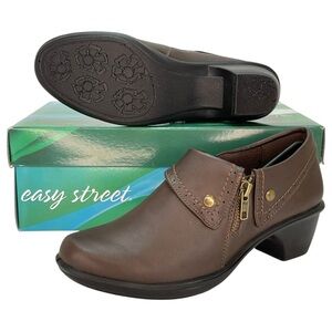 Easy Street Darcy Brown Faux Leather Womens Shooties Size 6.5M